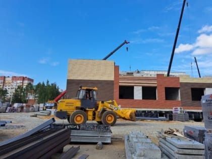 Мэр Йошкар-Олы рассказал о ходе строительства самой большой школы города