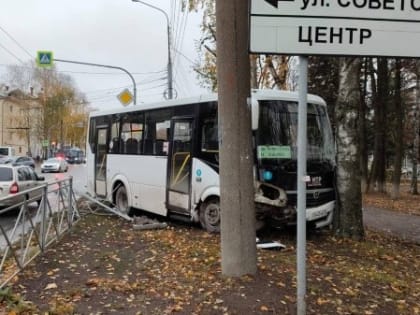 В Йошкар-Оле произошла авария на перекрестке Панфилова и Советской