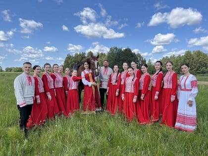 В День России ансамбль из Марий Эл исполнит вместе со всей Россией песню «Выйду ночью в поле с конём…»