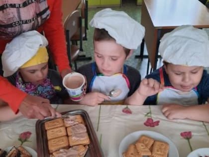 Дети Йошкар-Олинского реабилитационного центра отметили международный день торта