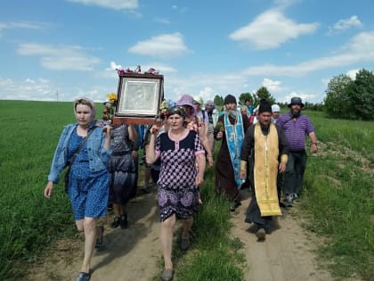 Видеоинтервью на марийском языке о крестном ходе «Волжск – Морки»