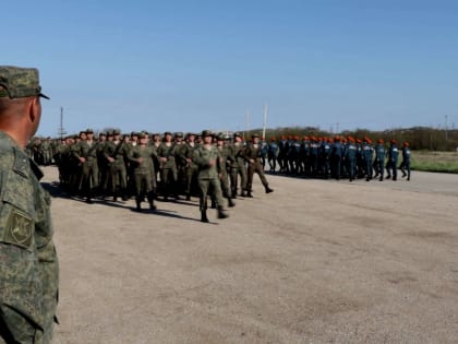 Керченские военнослужащие начали готовиться к Параду Победу