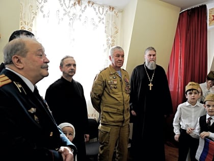 В воскресной школе Серафимовского храма поздравили защитников Отечества