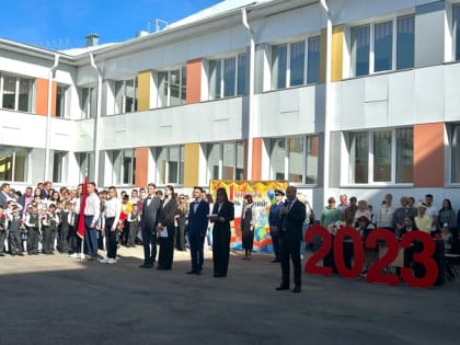 Сегодня во всех школах Йошкар-Олы прошли торжественные линейки