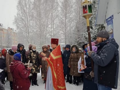 В Руэме прошло праздничное богослужение на территории строящегося храма