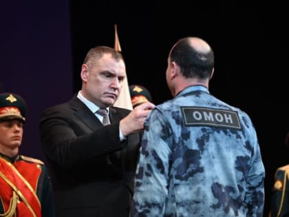 На сцене Маргосфилармонии в Йошкар-Оле проходит праздничный концерт, посвященный Дню нацгвардии РФ