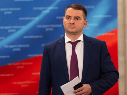 В Госдуме предложили разрешить останавливать эвакуацию машины с документами в салоне