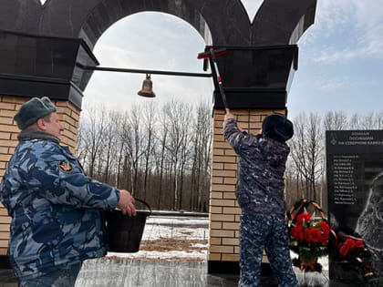 Сотрудники исправительной колонии № 3 и УФИЦ  в поселке Медведеве привели в порядок мемориал погибшим в локальных войнах