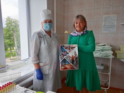 В Сернурском районе единороссы поздравили медицинских работников