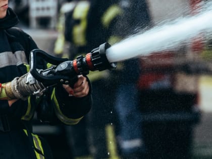 В Йошкар-Оле на улице Строителей горел гараж