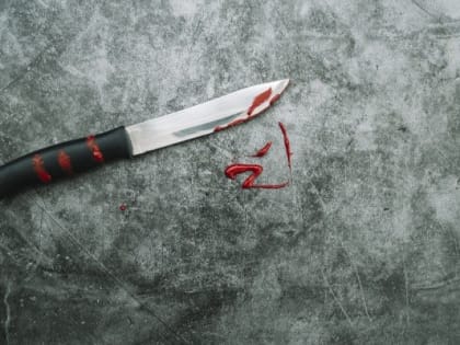 Удар в спину: волжанка напала на приятеля с кухонным ножом