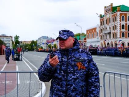 В Йошкар-Оле росгвардейцы выполнили задачи по обеспечению безопасности во время празднования Дня Победы