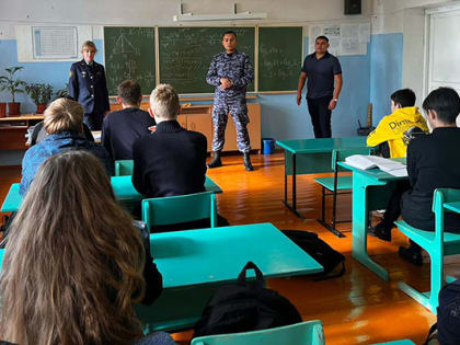 За кадрами – в соседнюю область: сотрудники марийского УФСИН встретились со школьниками и студентами Санчурска