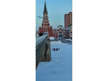 В Йошкар-Оле мужчина сорвался с Театрального моста