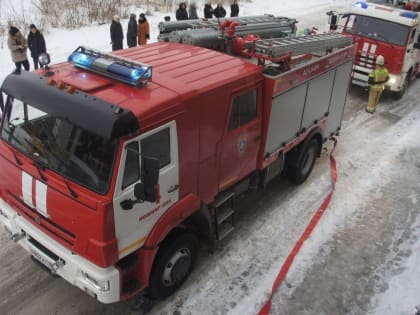 В Медведевском районе 26 человек тушили жилой дом