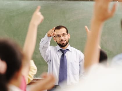 Прочь лайфхаки, кешбэки, фейки: россияне поддерживают борьбу с англицизмами