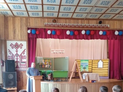 В школе села Кукнур состоялась беседа со священником