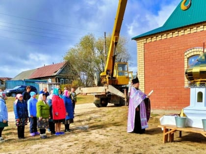 В одной из деревень в Моркинском районе освятили купол с крестом на часовне