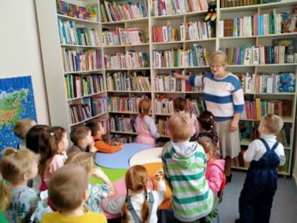 Библиотека № 25 г.Йошкар-Олы провела экскурсию-знакомство «В гости к книгам» с воспитанниками детского сада №31 «Радуга»