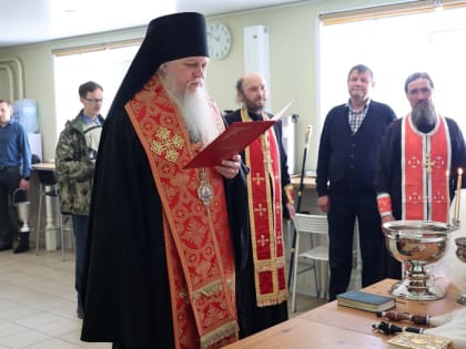 Епископ Феофан освятил новые производственные помещения на Сернурском сырзаводе