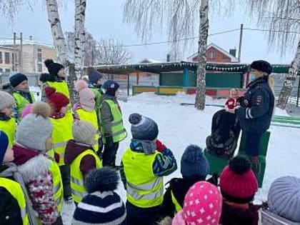 Госавтоинспекция г.Волжска совместно с педагогами провела «Снежную сказку о дорожной безопасности"