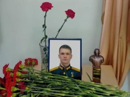 В гимназии №4 им.А.С. Пушкина состоялось открытие памятной доски, класса Герою Российской Федерации Дамиру Эдуардовичу Шаймарданову