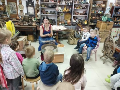 В Йошкар-Оле детский сад №31 посетил экскурсию в Арт-студии “Дом солнца” и Музее керамики Гоши Стрельникова