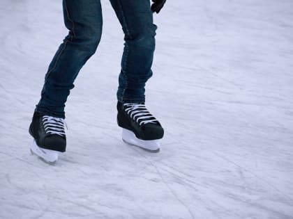 На ледовых катках Йошкар-Олы проходят бесплатные мастер-классы для желающих научиться кататься на коньках