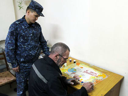 В День учителя в вечерних школах и учебно-консультационных пунктах, открытых во всех режимных учреждениях республики, поздравили педагогов