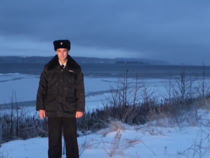 Полицейский спас провалившегося под лед рыбака в Юринском районе