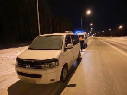 Спасатели Марий Эл пришли на помощь замерзающим людям из автомобиля, который сломался на трассе