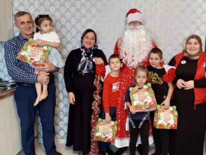 Новогодний праздник "Покажи чудо" для детей из семей мобилизованных.