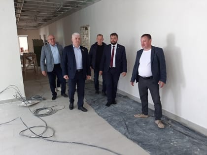 Сенатор РФ Сергей Мартынов и партийный десант «Единой России» держат на контроле ремонт школ