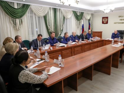 Уполномоченный по правам ребенка в НАО Галина Гуляева приняла участие в приеме граждан, который провел заместитель Генерального прокурора Российской Федерации Алексей Захаров