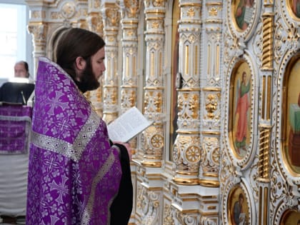 Митрополит Иоанн молился за утренним богослужением в Воскресенском соборе