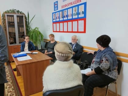 С просьбами и предложениями обратились к депутату жители республики