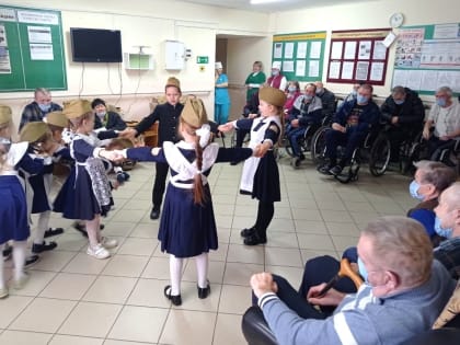 Учащиеся гимназии Сергия Радонежского показали концерт в Колянурском доме-интернате