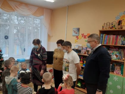 Константин Домогатский совместно с PR-директором АРТ–ПРОЕКТА «АНГЕЛЫ МИРА» О.Ровдой и председателем Общественной палаты Мценска О.Сониной посетили Мценский дошкольный детский дом