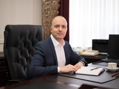 Мэр города Йошкар-Олы Евгений Маслов поздравляет горожан с Днём Победы