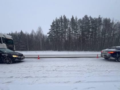 В Волжском районе столкнулись Volkswagen Polo и Kia Rio