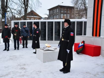 В Козьмодемьянске у Обелиска Славы зажгли Вечный огонь