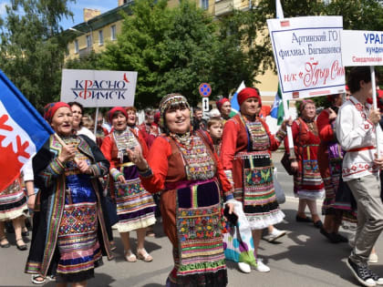 Праздник цветов "Пеледыш пайрем" отметили в Йошкар-Оле шествием и молениями