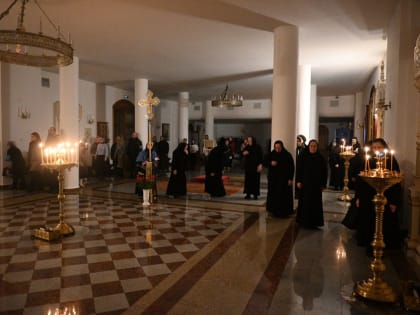 Митрополит Иоанн совершил чинопоследование Пассии в кафедральном соборе