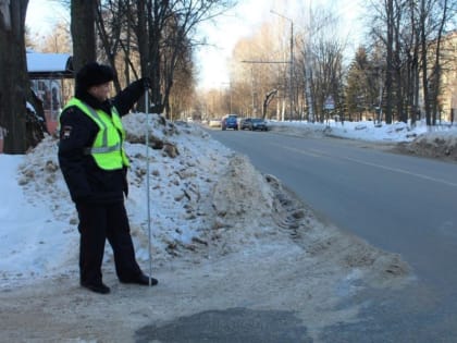 столице Марий Эл сотрудники Госавтоинспекции осуществляют контроль за зимним содержанием автодорог