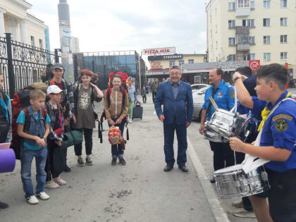 Игорь Мороков встретил детей из ДНР и ЛНР, приехавших в Екатеринбург