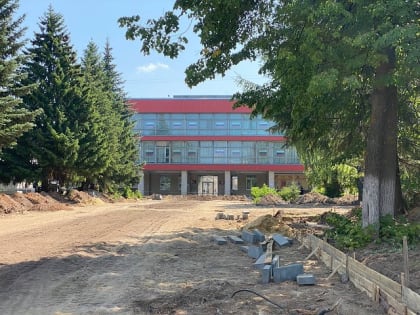 В Йошкар-Оле активно продолжается благоустройство территории перед зданием Дворца культуры Российской армии 