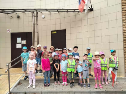 В библиотеке №25 г.Йошкар-Ола дошкольники отправились в дорожное путешествие “Мой друг – Светофор”