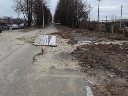 Жители села Семёновка переживают по поводу перекопанного тротуара, ведущего к местной школе