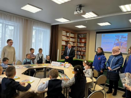 Единороссы внесли вклад в пополнение литературного фонда районной библиотеки