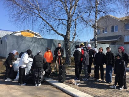 Активисты РДДМ и волонтёры ДО «На100ящие» приняли участие в общегородском субботнике